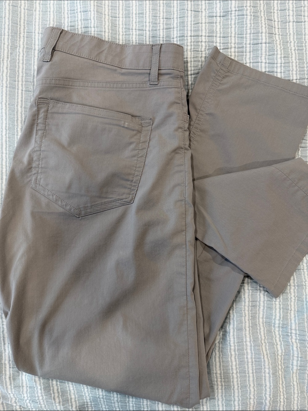 Faherty Men's Size 30 Lightweight  Performance Chinos in Gray